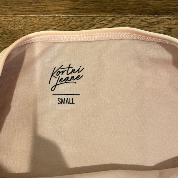 NWT Kortni Jeane Ruffle bottom - Picture 2 of 3